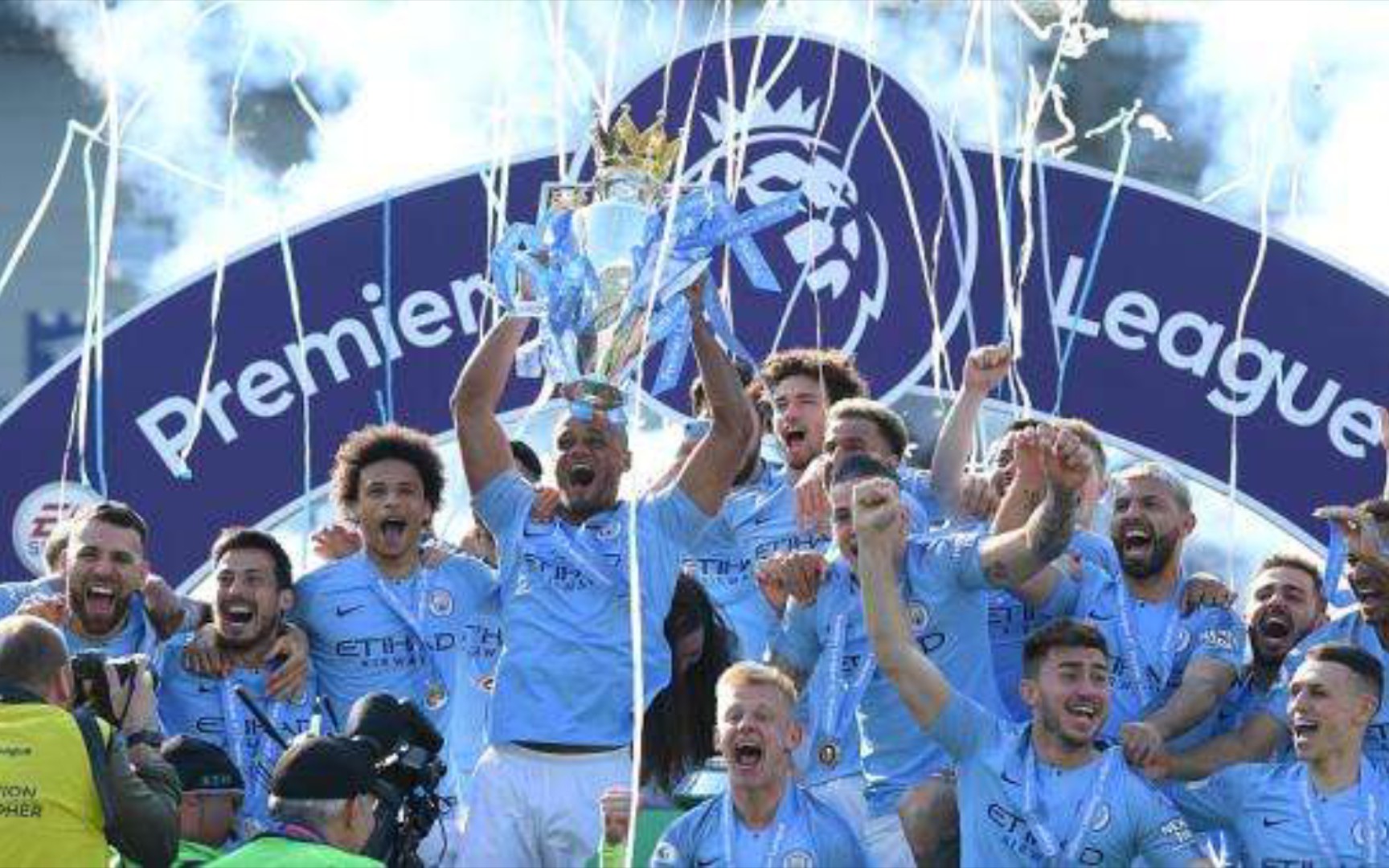 体图：以别队经验为鉴，孔帕尼要求球员不得公开批评队友.